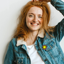 Lade das Bild in den Galerie-Viewer, F*CKING MOMSOME - Brosche Pin