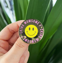 Lade das Bild in den Galerie-Viewer, F*CKING MOMSOME - Brosche Pin