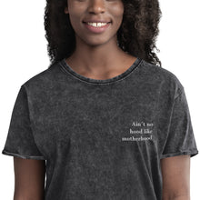 Lade das Bild in den Galerie-Viewer, Ain´t no hood like motherhood Stick Weiß Denim Used