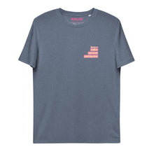 Lade das Bild in den Galerie-Viewer, Running on: Coffee, Sarcasm & Lipstick - T-Shirt UNISEX BIO (mehr Farben)