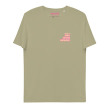 Lade das Bild in den Galerie-Viewer, Running on: Coffee, Sarcasm & Lipstick - T-Shirt UNISEX BIO (mehr Farben)